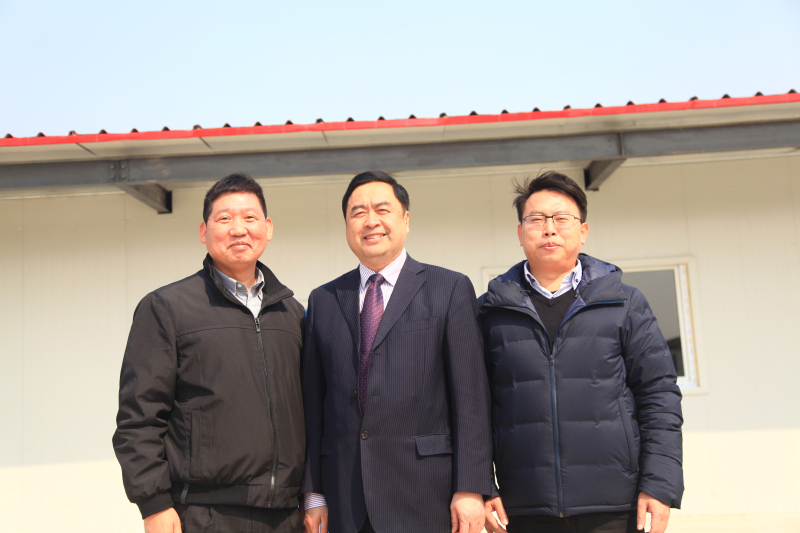 1496480079812515.jpg 7-趙振元同志與智聚公司資深廠務總監黃必先、廠務總監劉鎮江親切合影.jpg