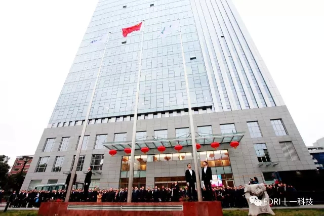 1496481786228523.jpg 2-莊嚴(yán)肅穆的升旗儀式.webp.jpg