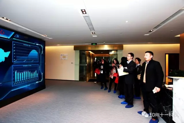 1496482878104168.jpg 7-與會代表參觀25樓新能源管控中心.webp.jpg