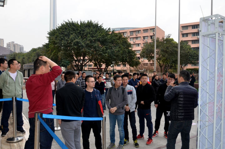 1496503359128057.jpg 5-員工排隊踴躍參加登樓比賽.jpg