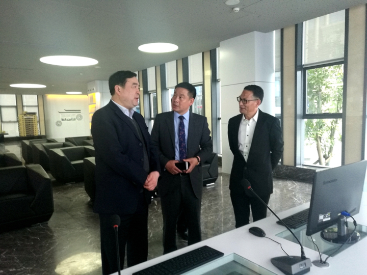 1496503831939942.jpg 4-睿基董總裁孫海濤正在向趙振元董事長做介紹.jpg