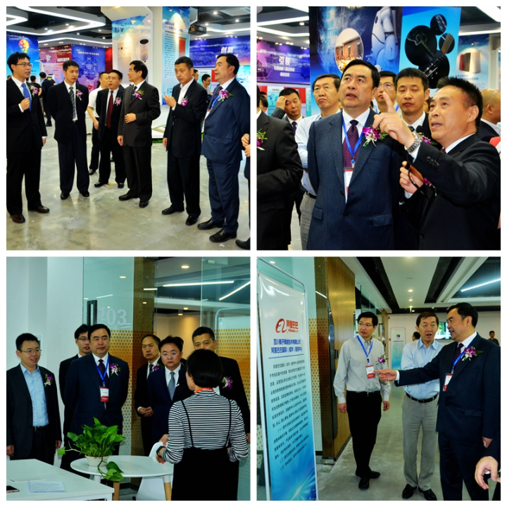 1496509496114664.jpg 4-嘉賓們饒有興趣地參觀展廳及辦公區(qū).jpg