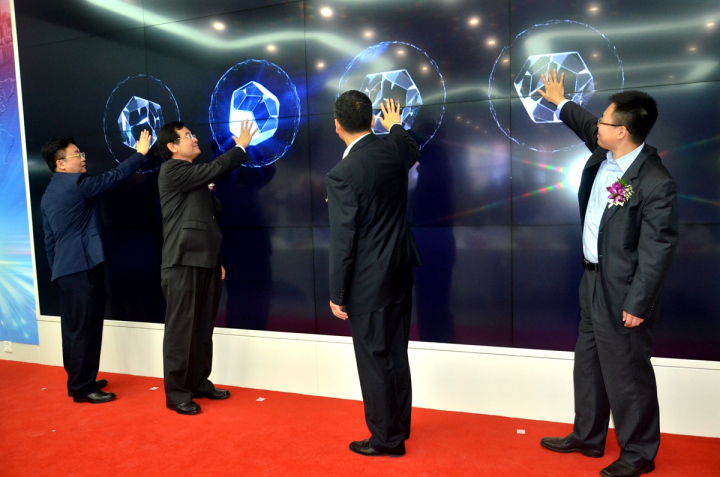 1496509598526747.jpg 9-郝康理、劉光強、陳文奇、周武光四位領(lǐng)導(dǎo)共同啟動中關(guān)村領(lǐng)創(chuàng)空間成都創(chuàng)新中心1.jpg